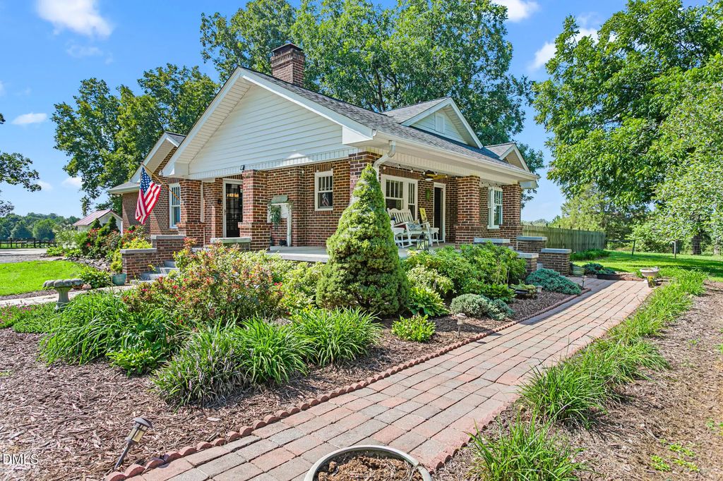 3016 Nc 62 Highway E, Liberty