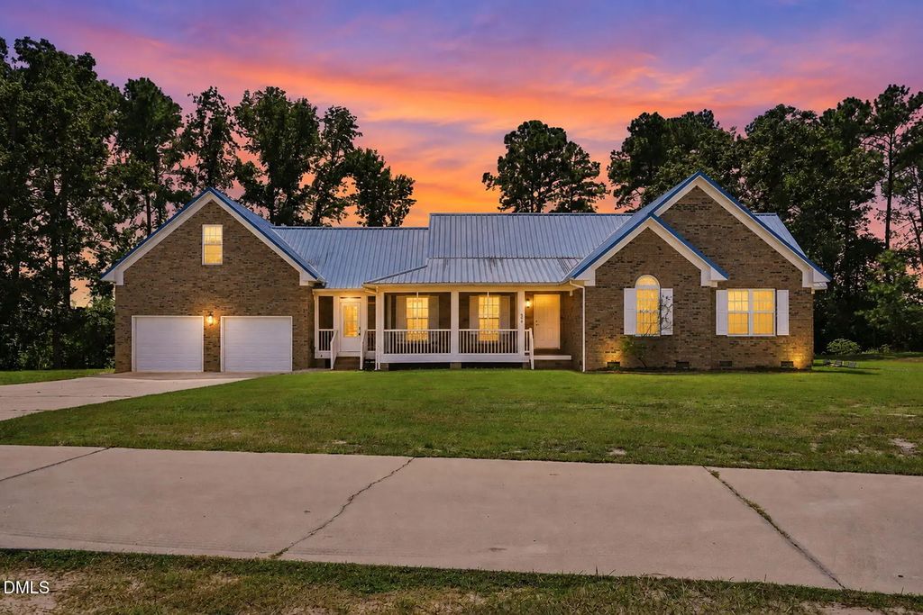 390 Comanche Drive, Erwin