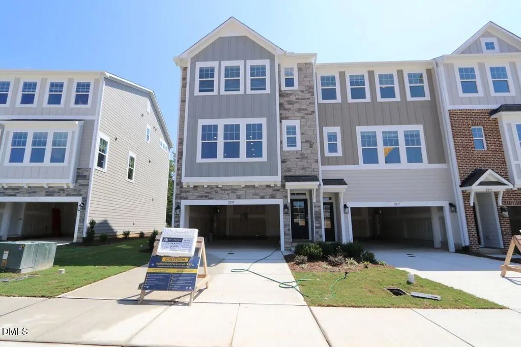 2257 Bay Minette Station, Apex