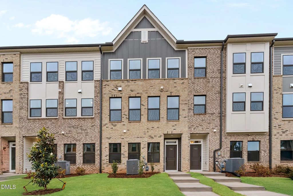 790 Ballyneal Alley, Cary