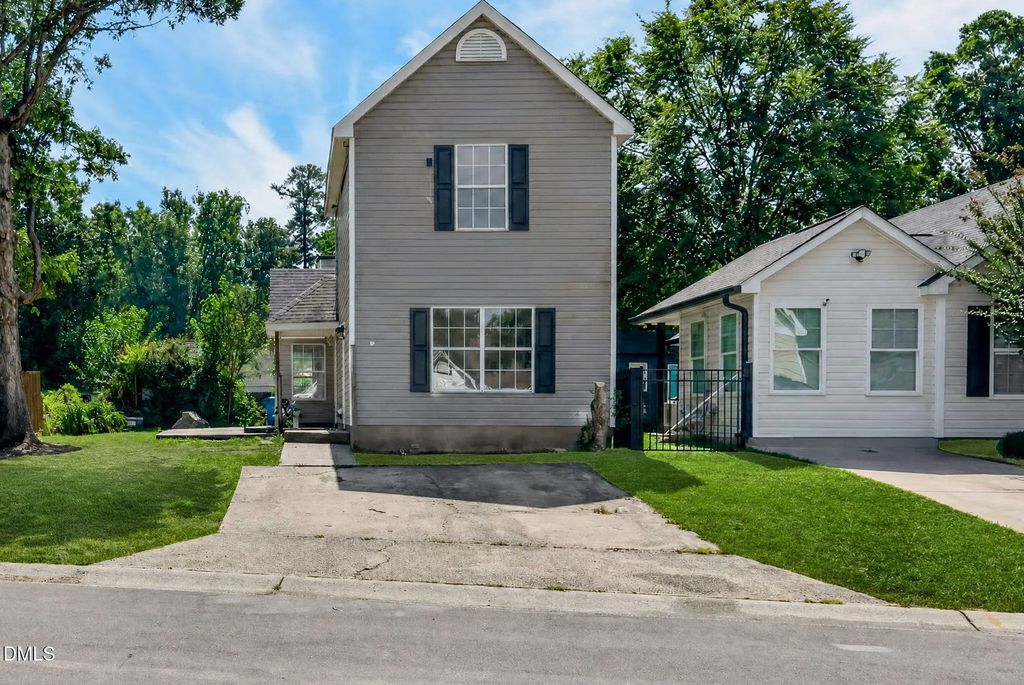 606 Stratton Way, Durham