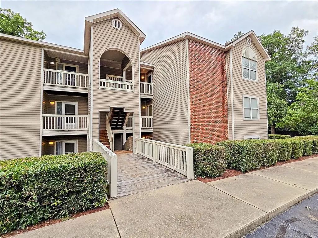 698 Bartons Landing Place 4, Fayetteville