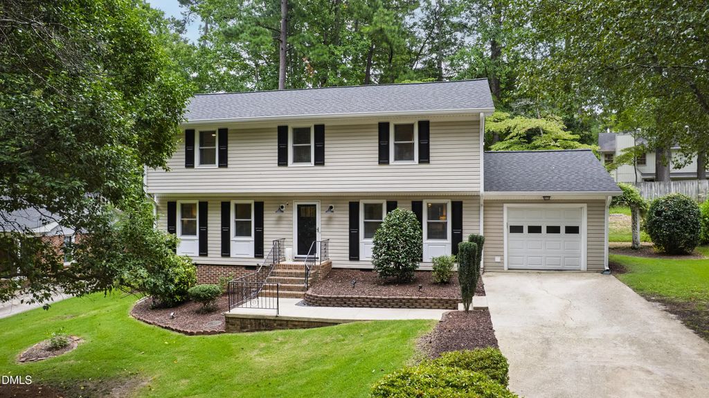 5320 Cherrycrest Court, Raleigh