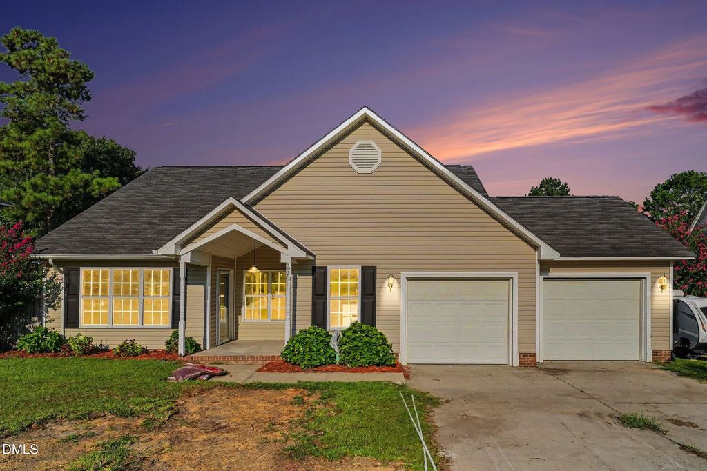 596 Colonial Hills Drive, Lillington