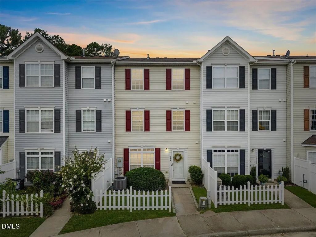 8610 Neuse Landing Lane, Raleigh