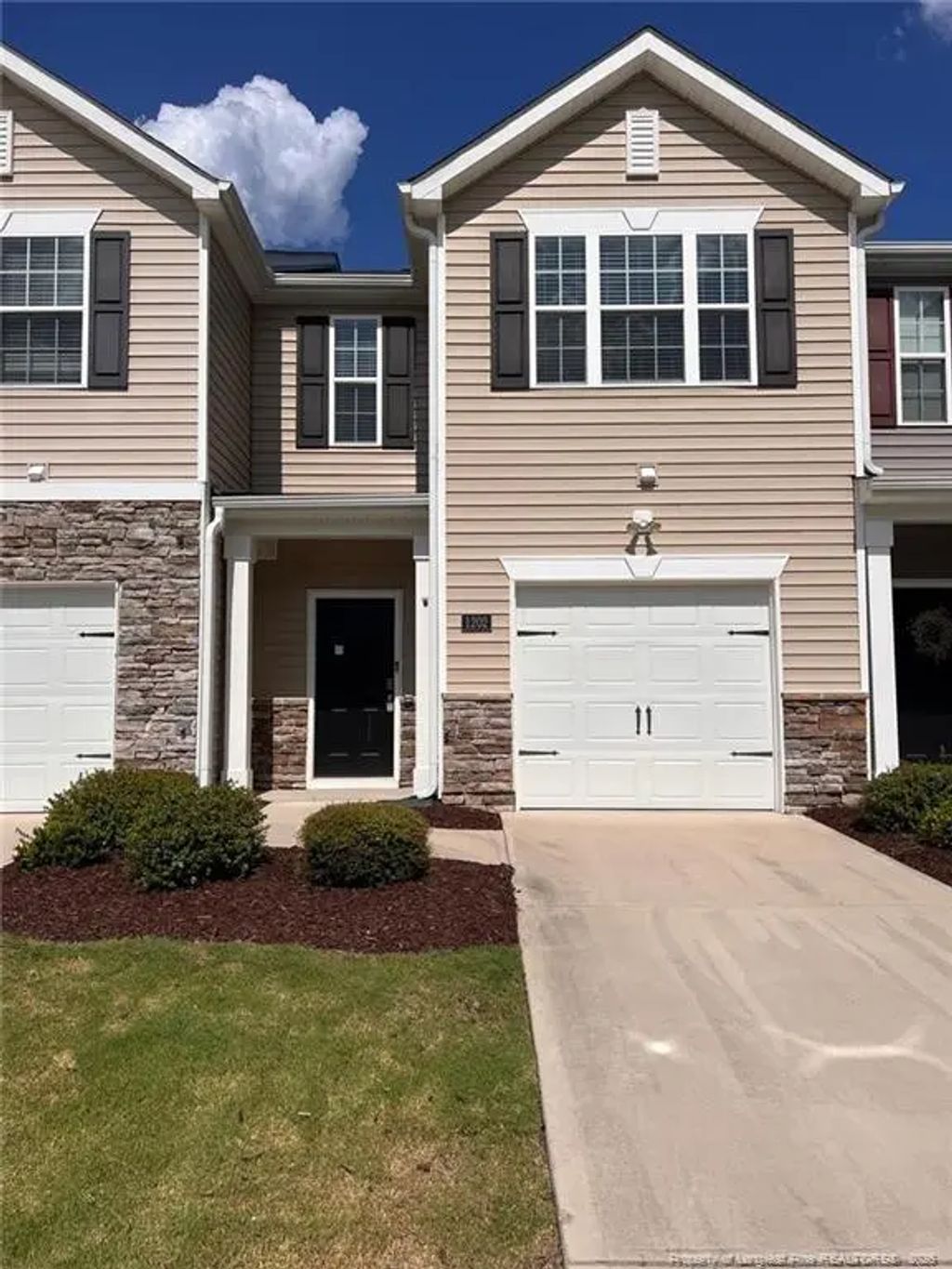 1202 Gracie Lane, Carthage