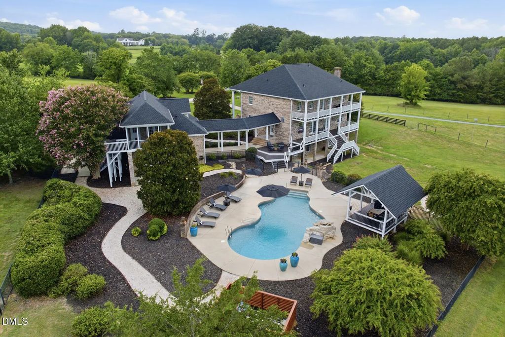 405 Deer Pond Way, Siler City