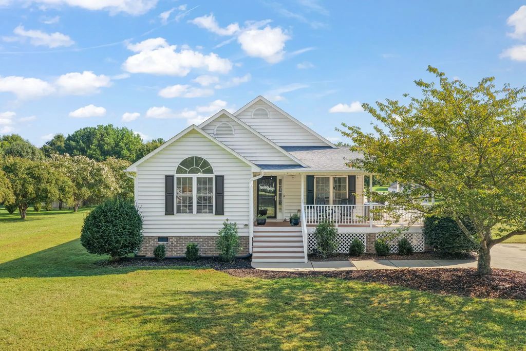 607 Stacy Court, Efland