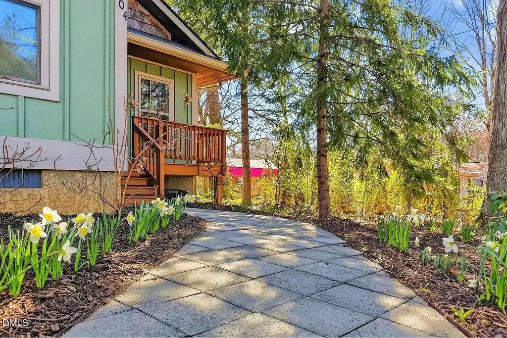 104 Hiawassee Avenue, Black Mountain