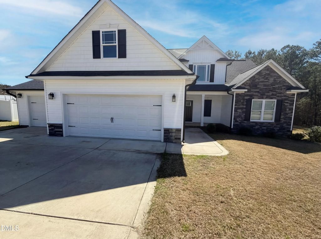 333 Oakhaven Drive, Holly Springs