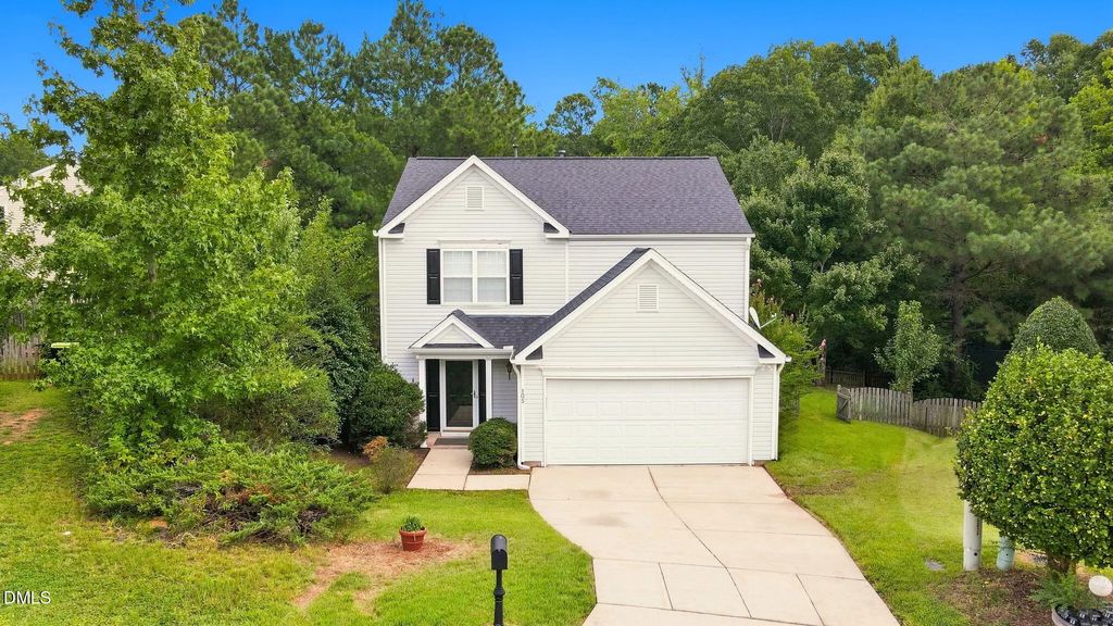105 Thornton Green Place, Holly Springs