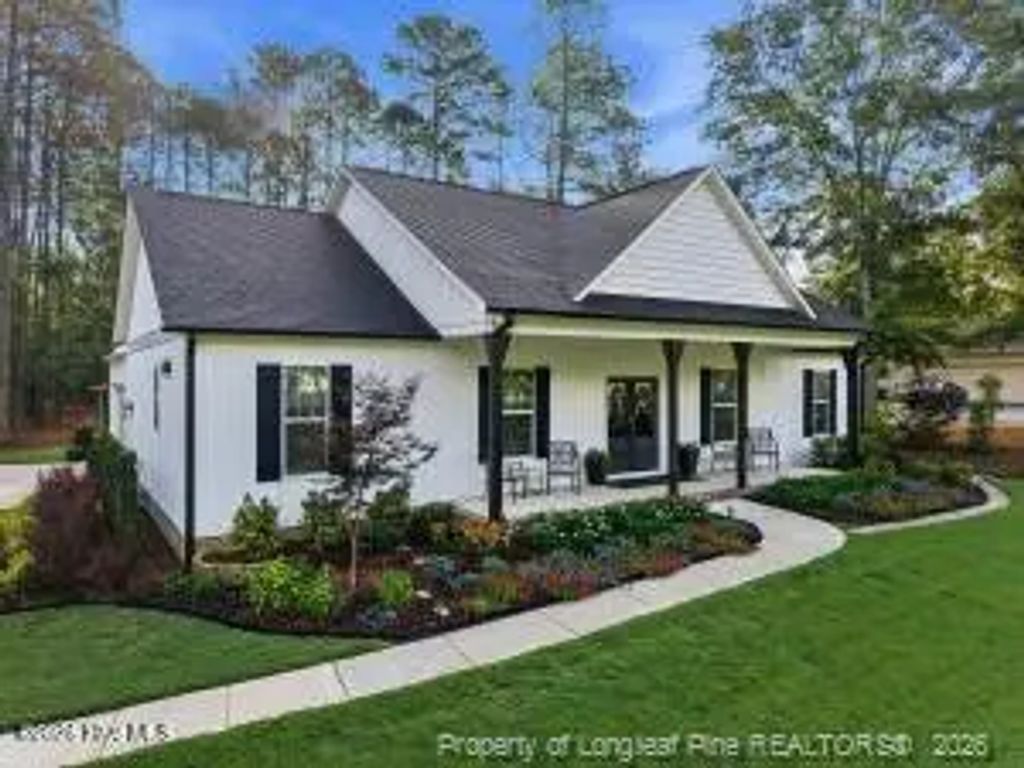 105 Stallion Drive, West End