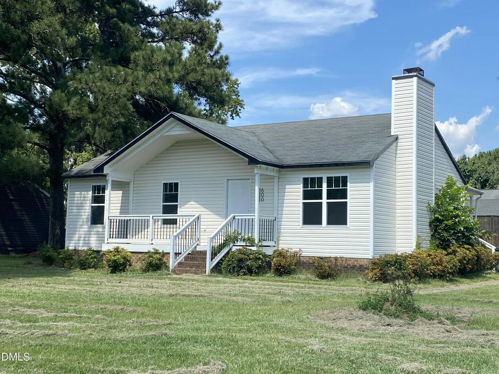 600 River Road, Selma