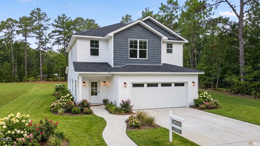 380 Contractor Court, Raeford