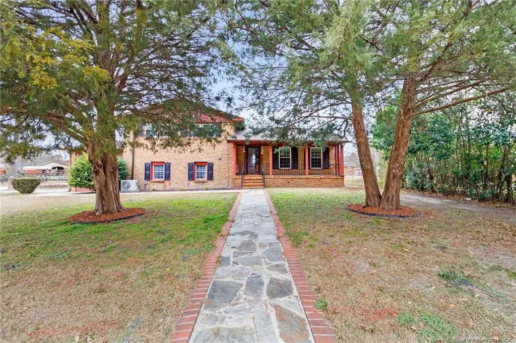 612 Freda Court, Spring Lake