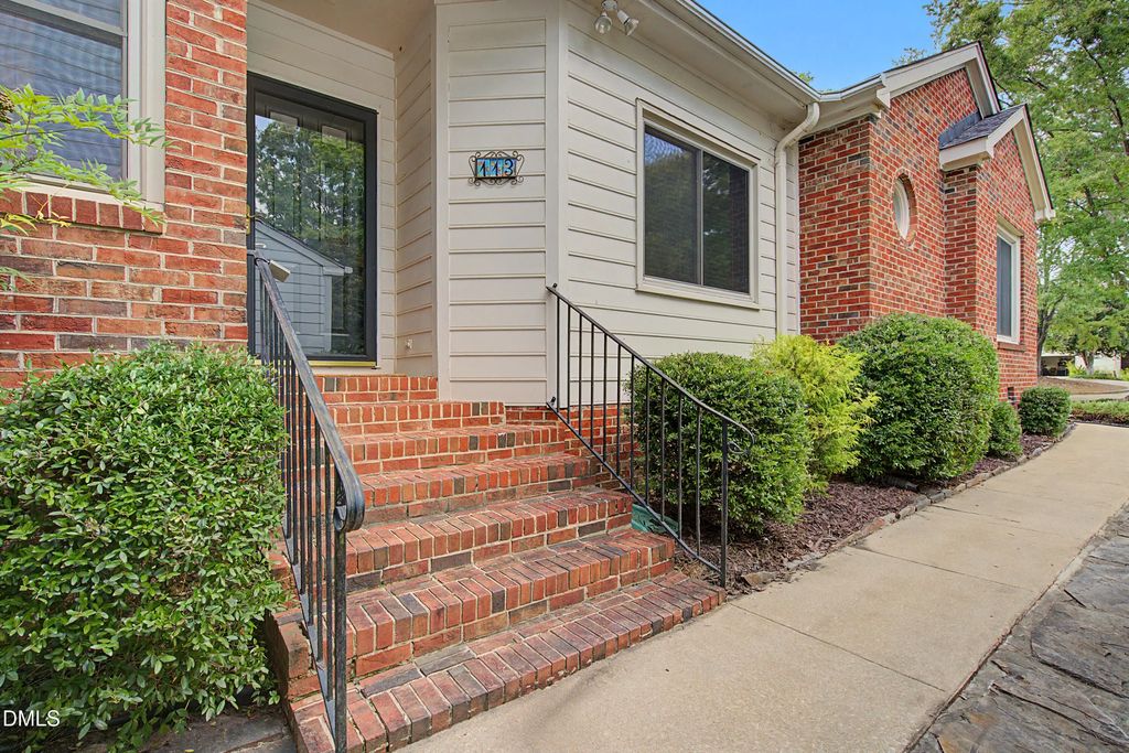 113 Tiercel Court, Cary