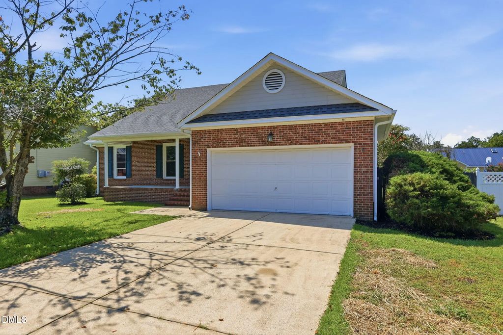 301 Larchmont Road, Fayetteville