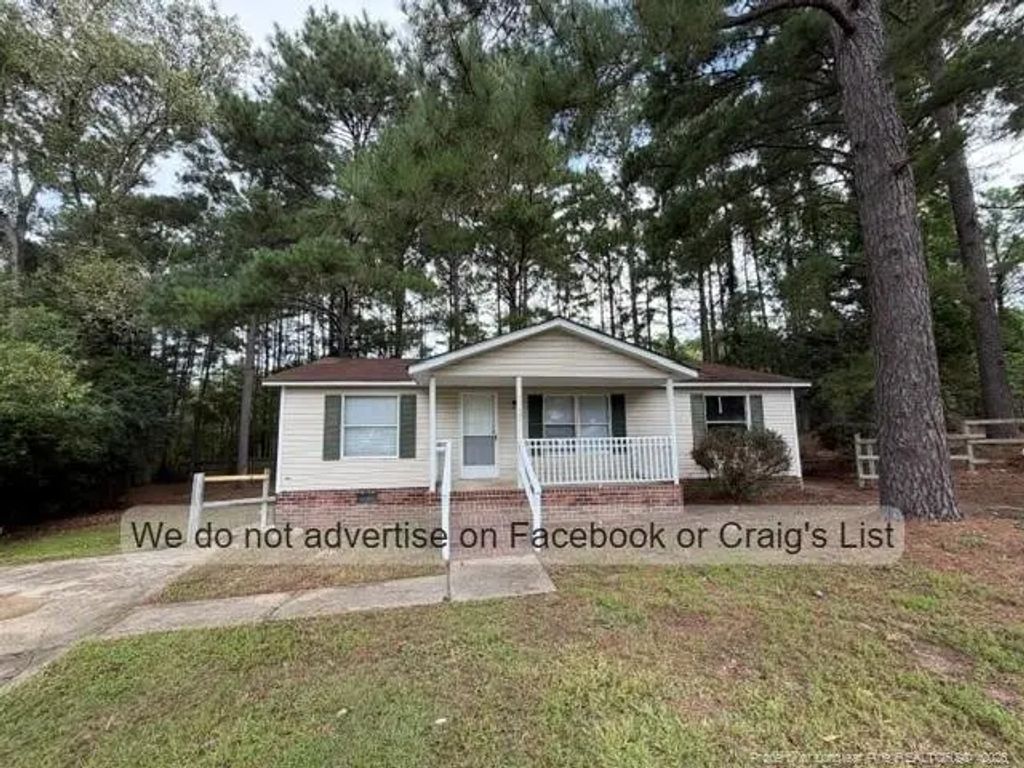 1103 Mackintosh Court, Raeford
