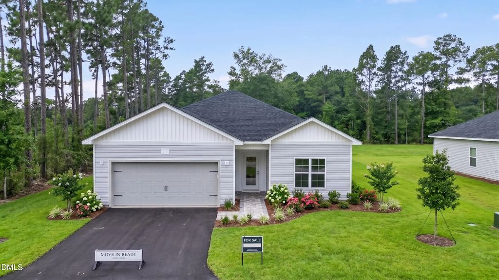 386 Contractor Court, Raeford