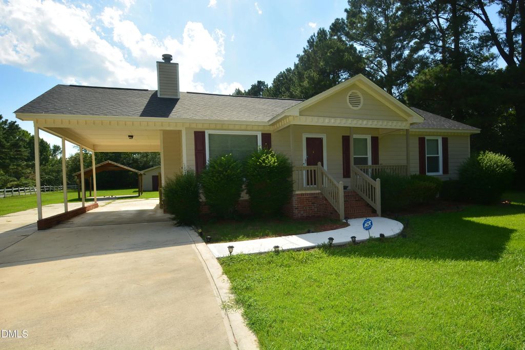 1352 Little Devine Road, Selma
