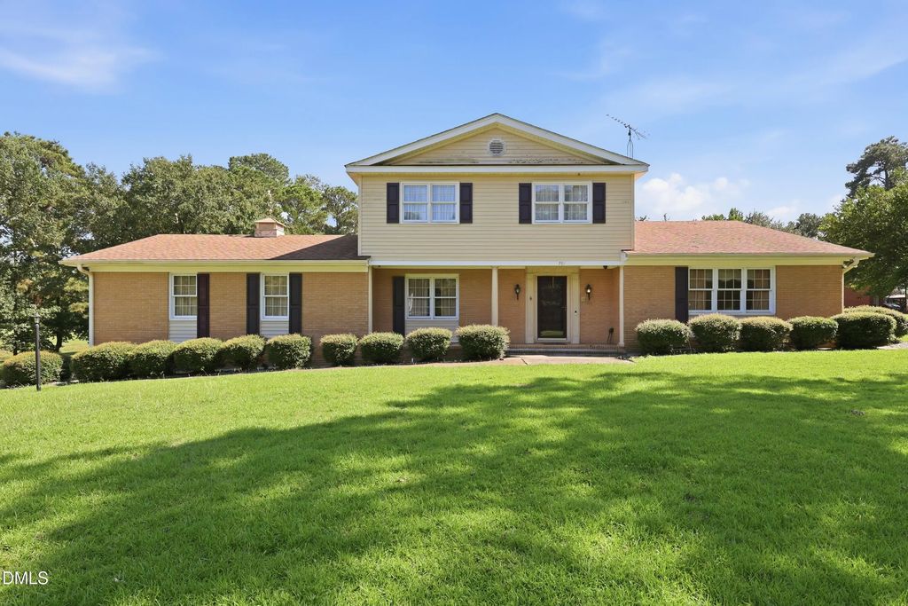 701 Sunset Avenue, Clinton