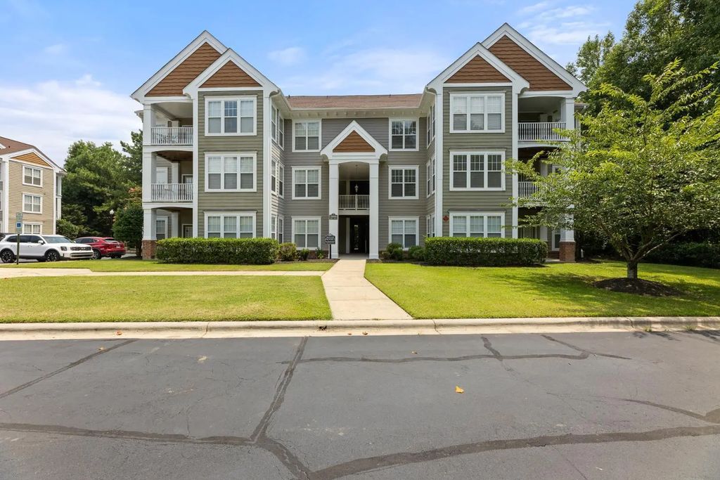 1922 Parkside Village Drive, Clayton