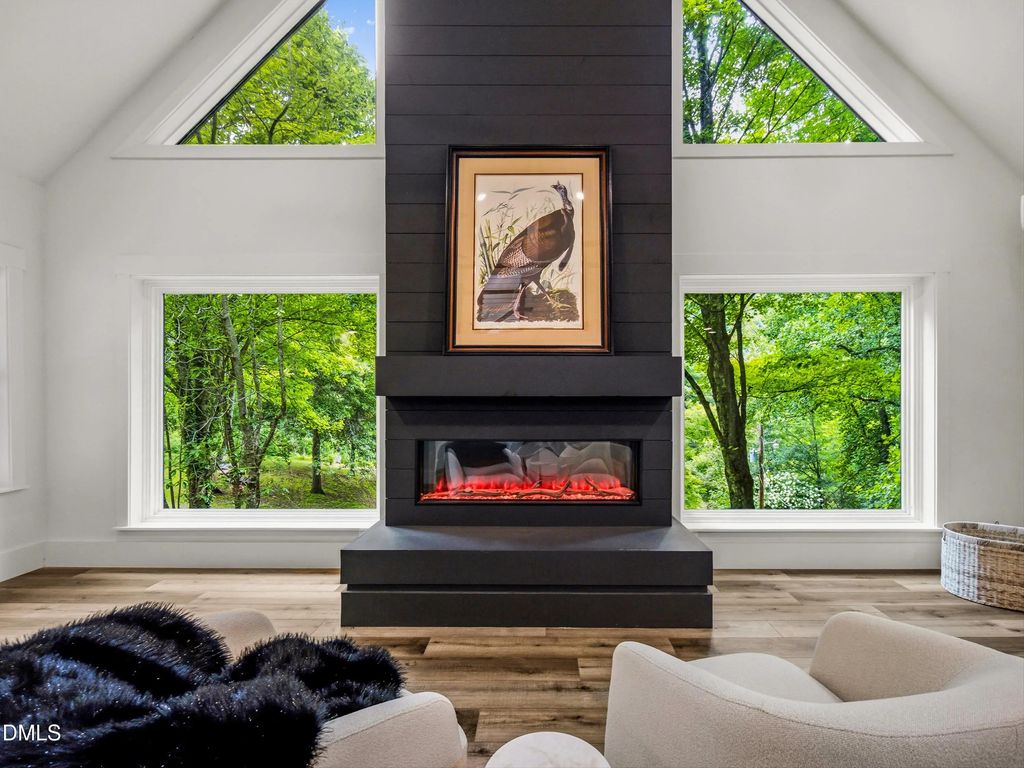 81 Summer Trees Lane, Burnsville