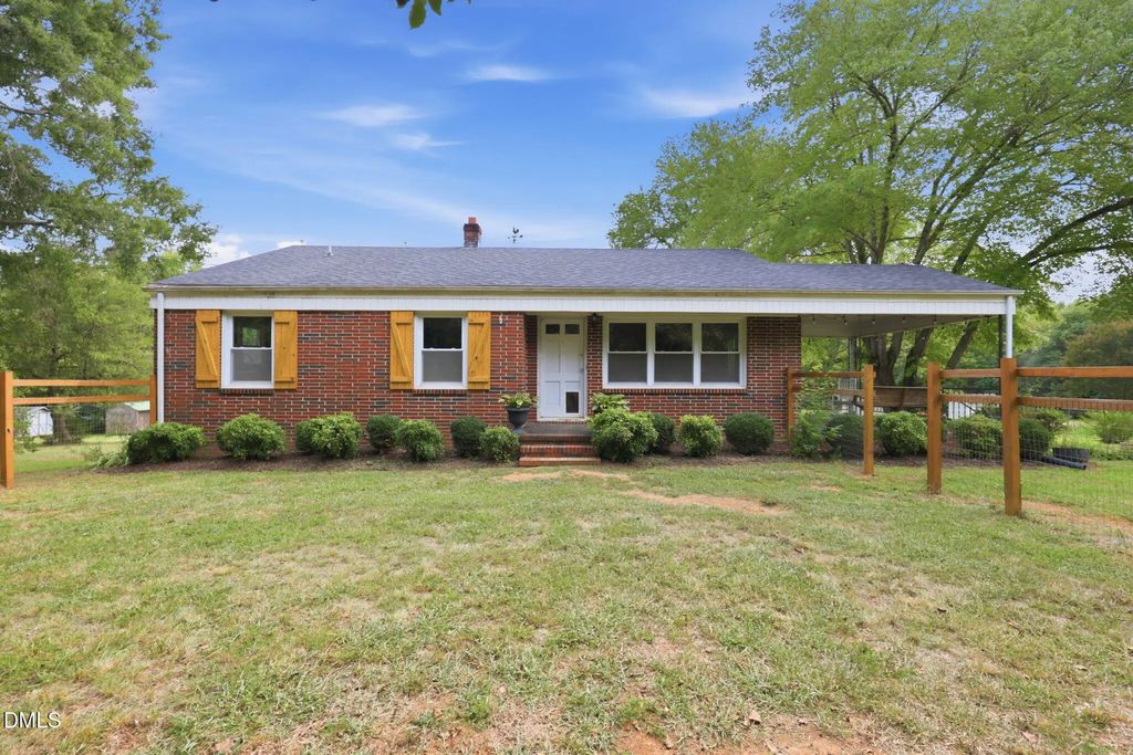 216 Underwood Road, Elon