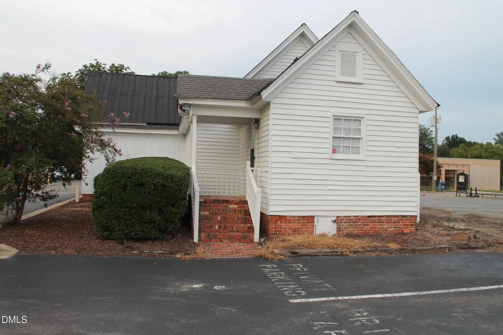 208 Bridge Street 3, Smithfield