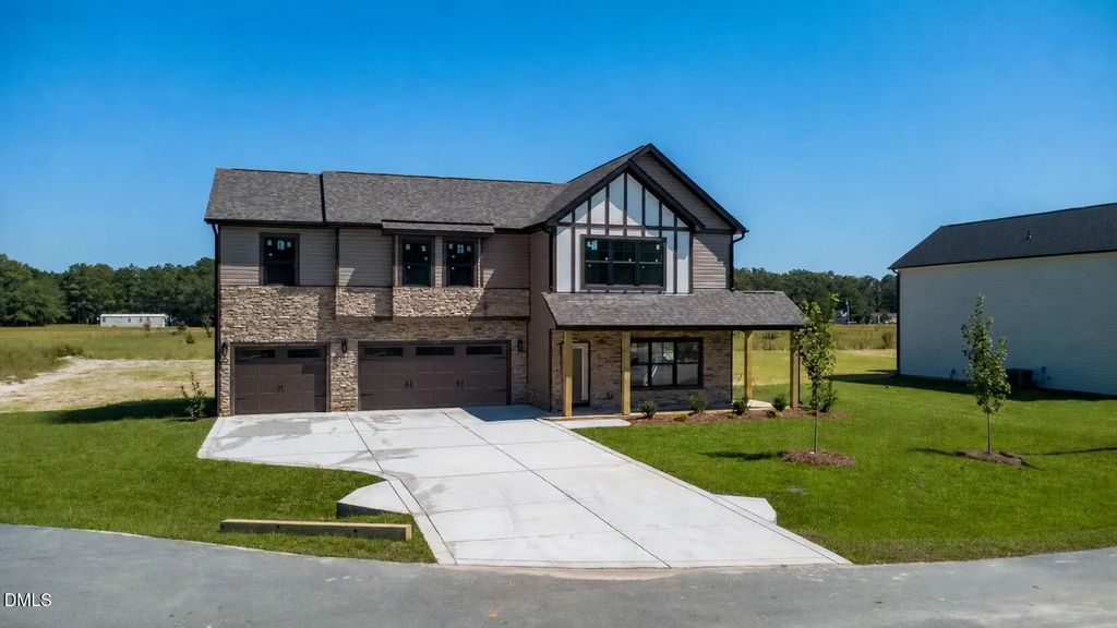 1572 Eastbay Drive, Fayetteville