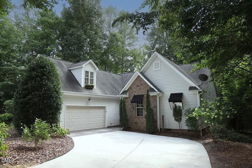 325 Water Front Lane, Timberlake