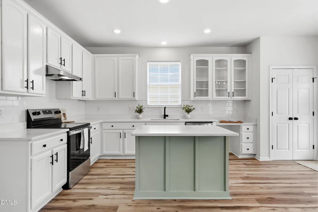 112 Smith Rock Drive, Holly Springs