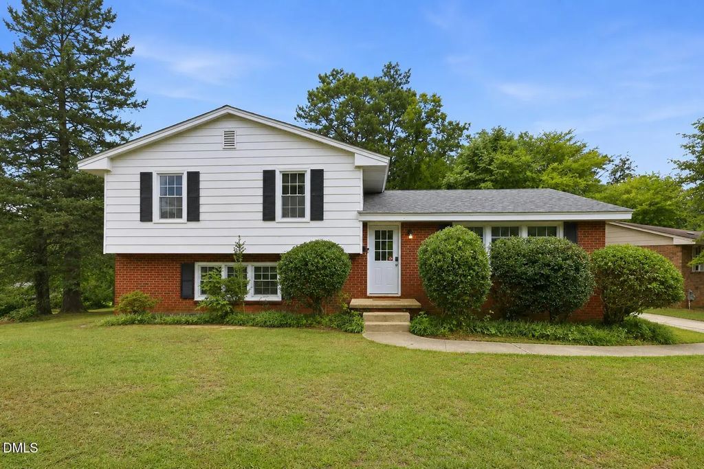 1536 N King Charles Road, Raleigh
