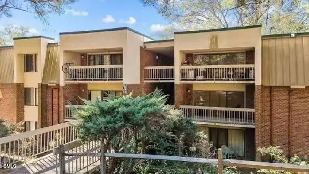 500 Umstead Drive 304 A, Chapel Hill