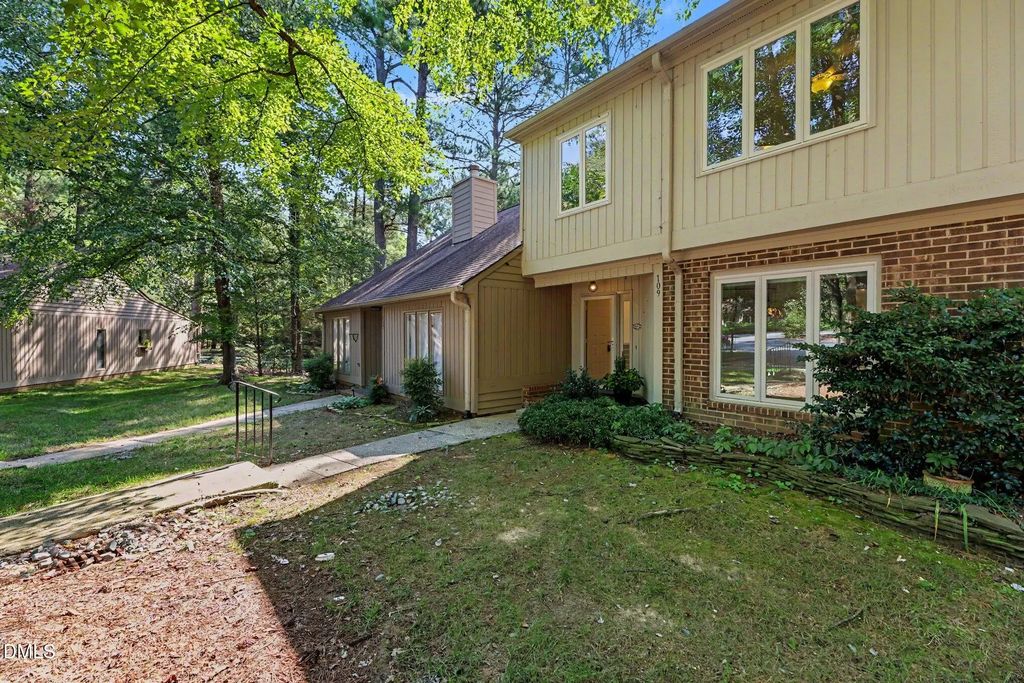 109 Mossbark Lane, Chapel Hill