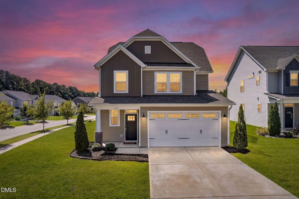 609 Crestdale Drive, Clayton