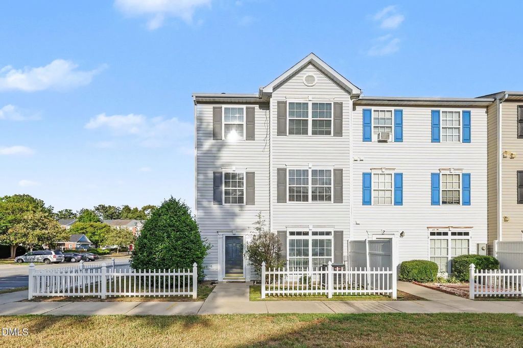 8600 Neuse Landing Lane, Raleigh