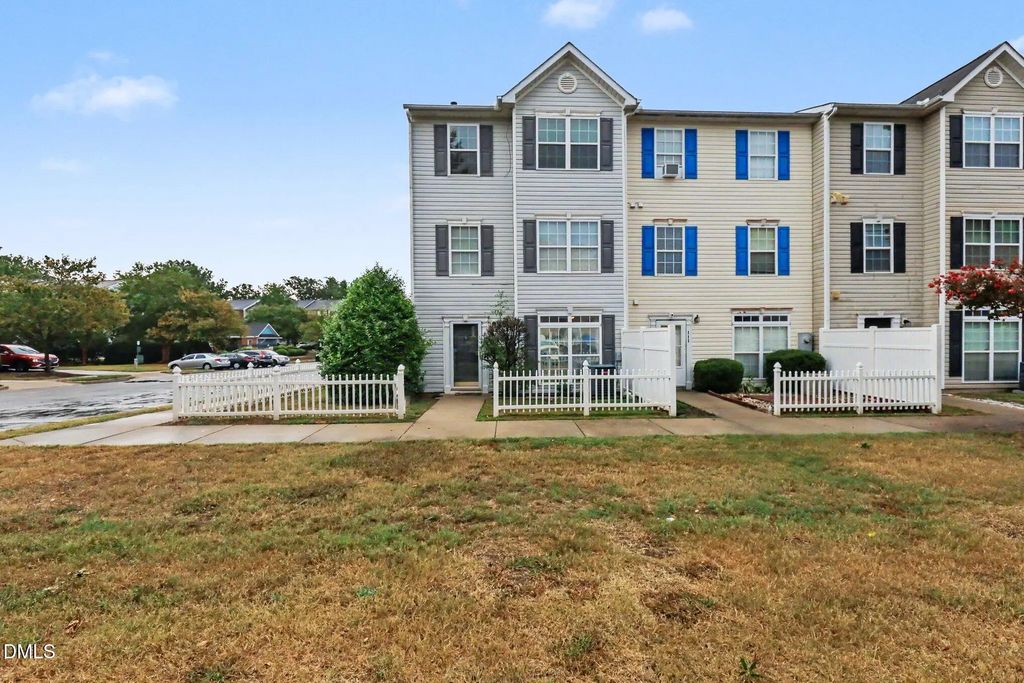 8600 Neuse Landing Lane, Raleigh