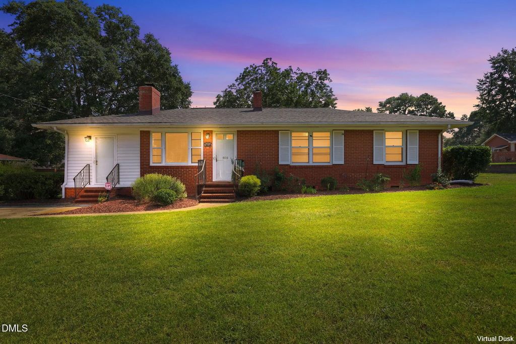 909 Brooks Avenue, Garner