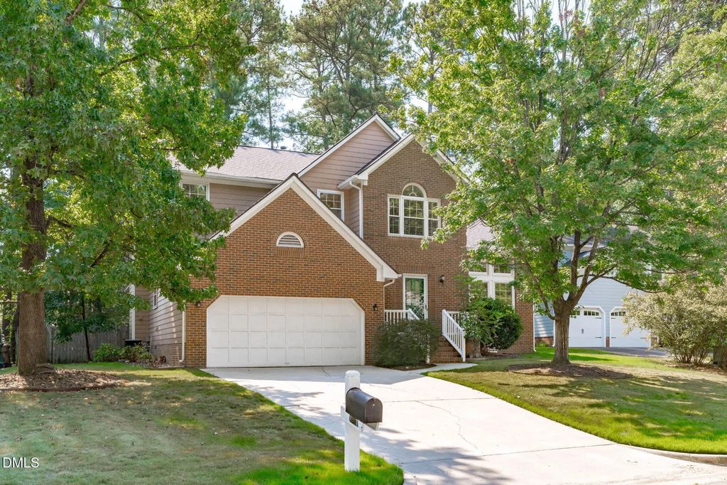 113 Stokesay Court, Cary