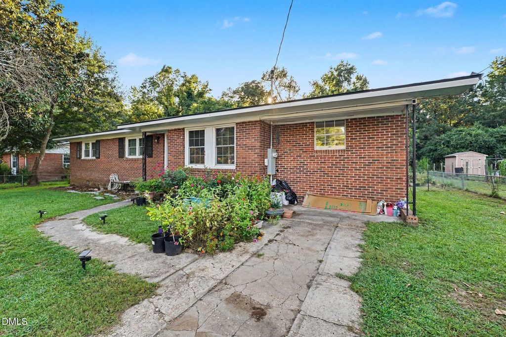 2052 Mango Circle, Fayetteville