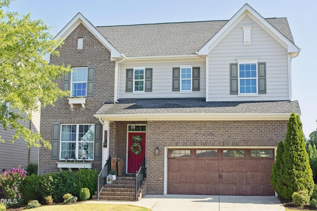 201 King Oak Street, Holly Springs