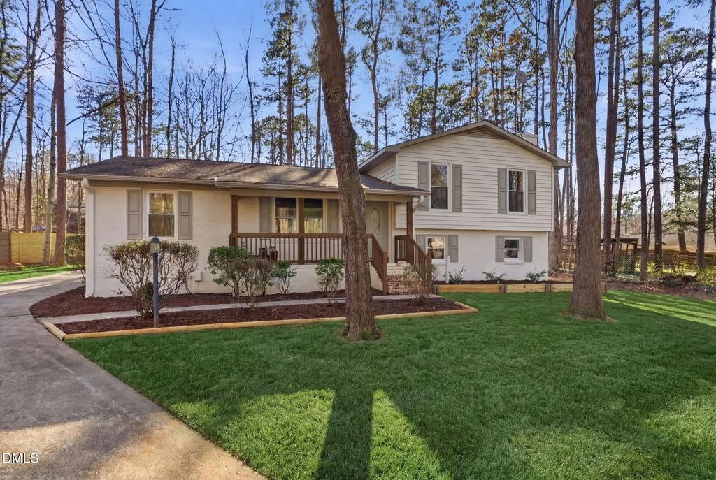 7 Cates Court, Hillsborough