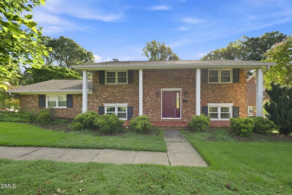 1119 Briarcliff Road, Burlington