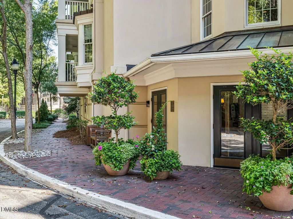 2701 Glenwood Gardens Lane 208, Raleigh