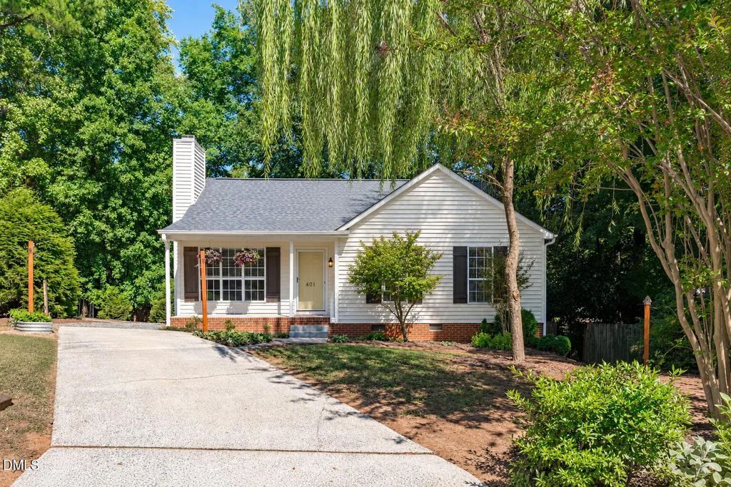 404 Thornwall Court, Holly Springs