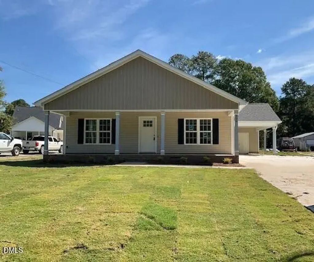 299 S Main Street, Four Oaks
