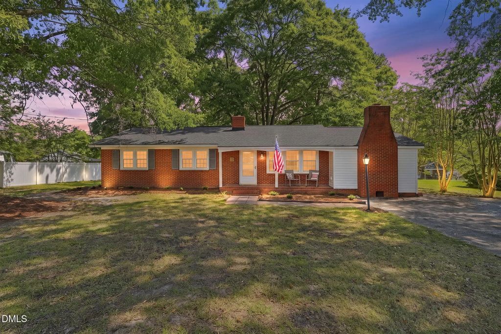 544 N Dunn Street, Angier