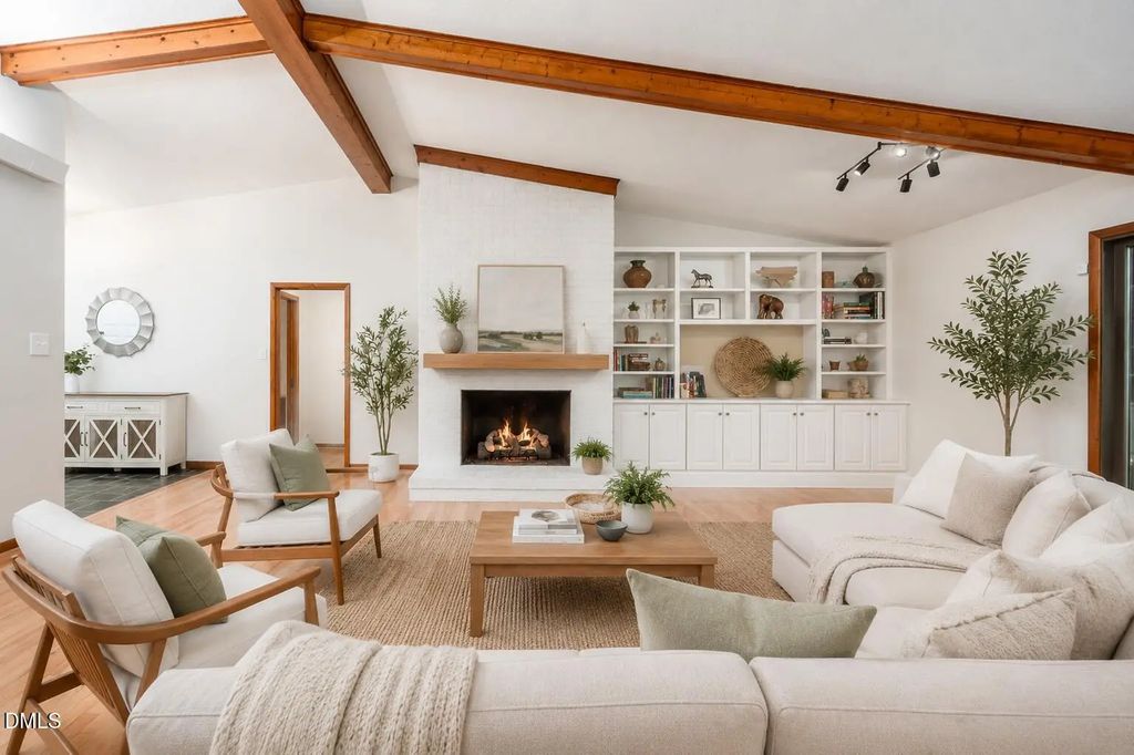 1020 Burning Tree Drive, Chapel Hill