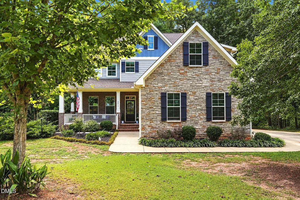 8013 Lakeshore Drive, Garner
